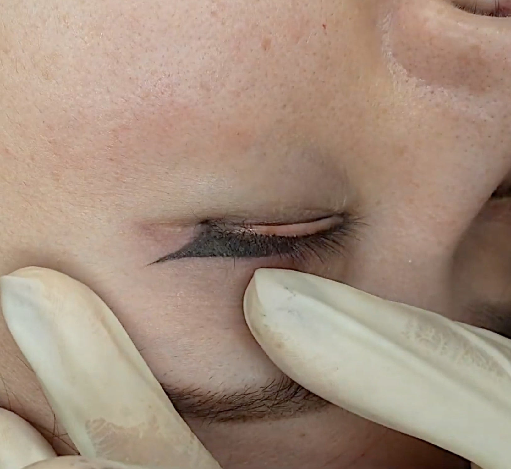 The Natural Edge: Soft Brown Eyeliner by Mini Na - Tina Davies Professional