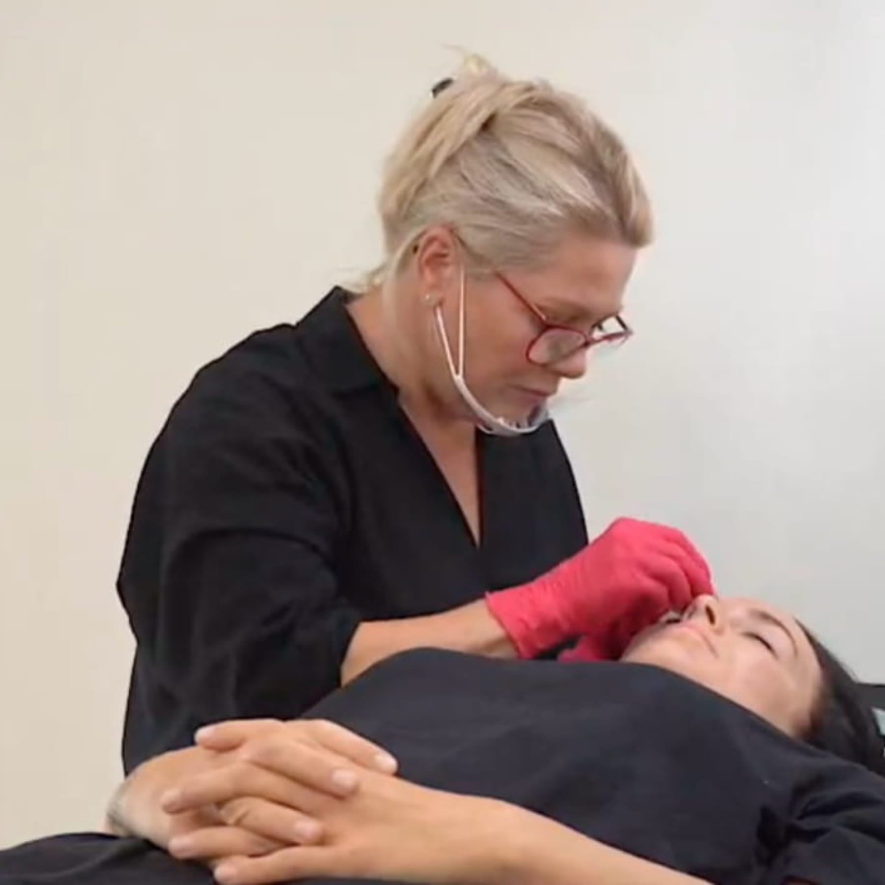 Eye Essentials: Top and Bottom Liner by Stefanie Toms - Tina Davies Professional